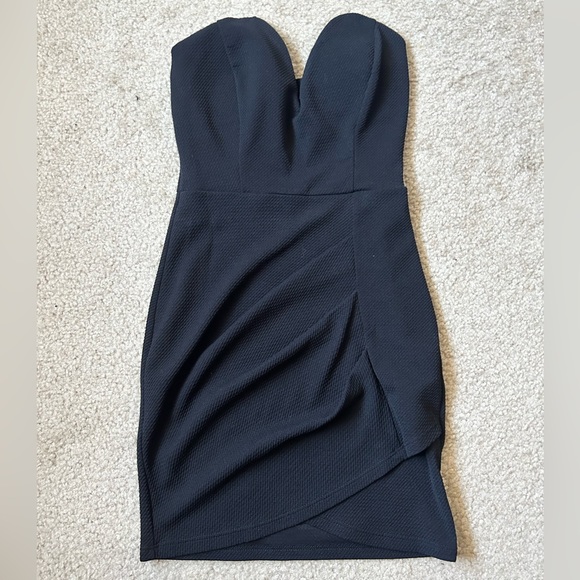 sarah la Dresses & Skirts - Sarah la strapless black mini dress